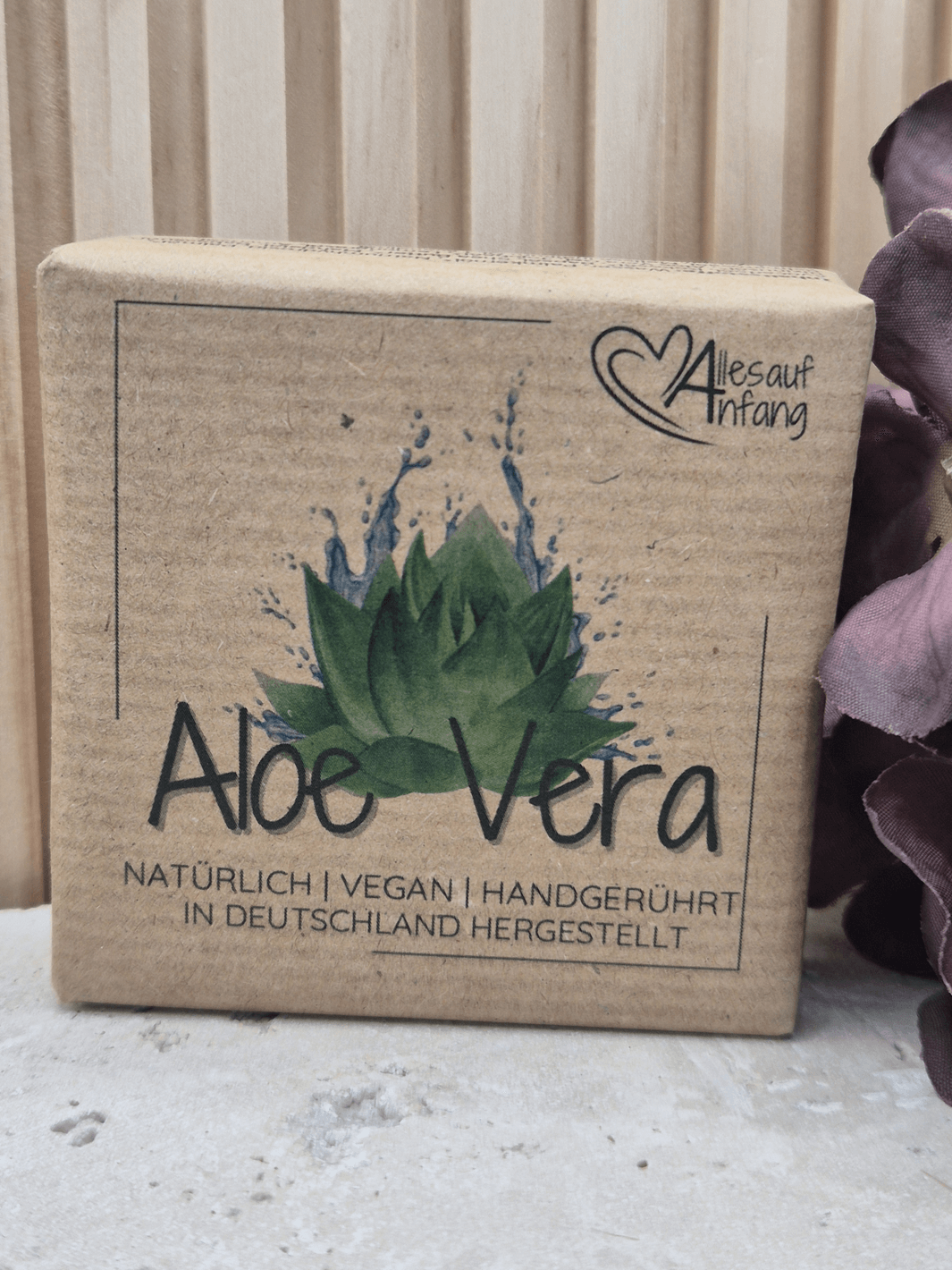 Handgerührte Aloe-Vera-Gesichtsseife aus Deutschland, natürliche Inhaltsstoffe, vegane Pflege, handgemacht, sanft zur Haut, nachhaltige Gesichtspflege