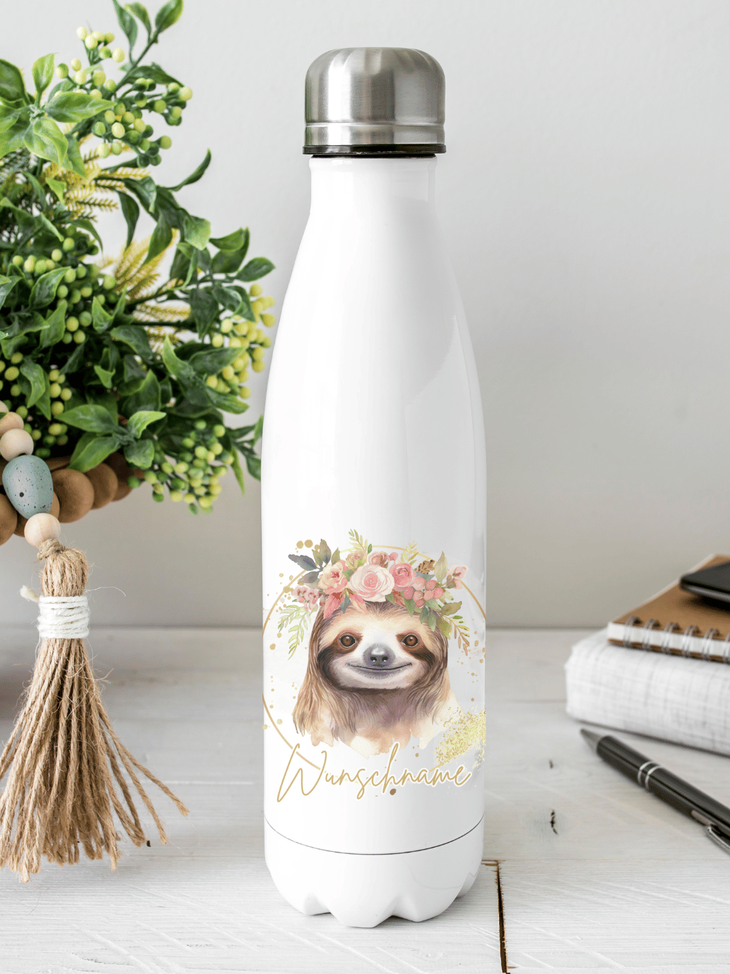 Personalisierbare Edelstahl-Trinkflasche mit doppelwandiger Thermo-Isolierung, 350ml oder 500ml, auslaufsicher und BPA-frei, mit liebevollem Aquarell-Motiv Faultier – nachhaltiges Geschenk für unterwegs, Schule, Büro oder Sport.