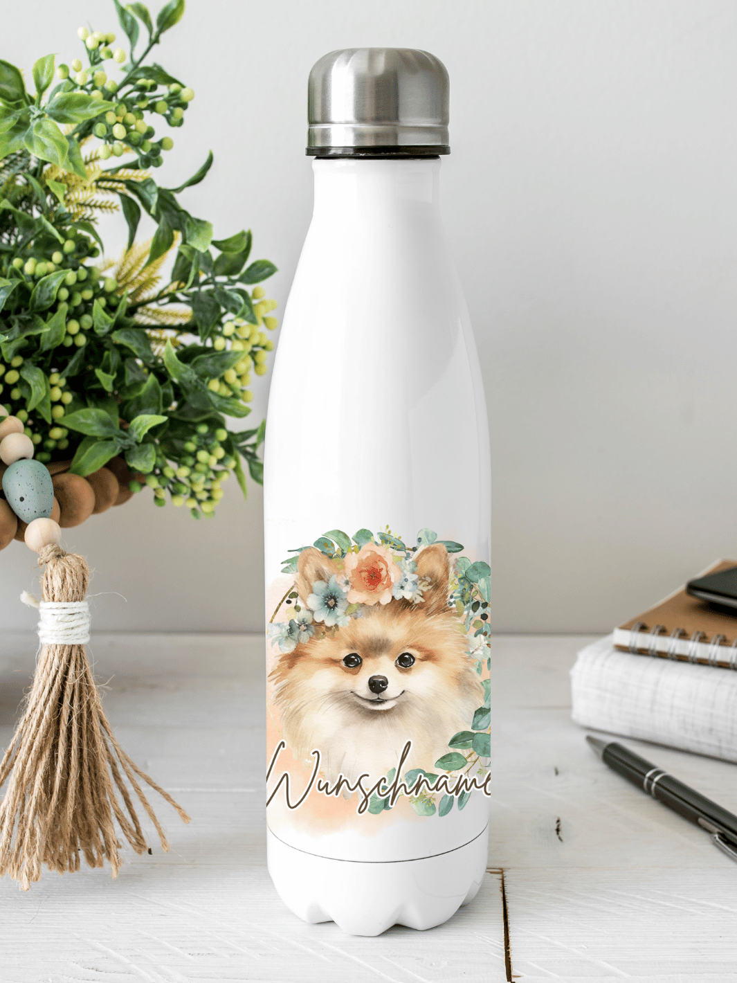 Nachhaltige, personalisierbare Edelstahl-Trinkflasche mit doppelwandiger Thermo-Isolierung, 350ml oder 500ml, auslaufsicher und BPA-frei, mit Spitz-Motiv.  Nachhaltiges, personalisierbares Geschenk für Freundin oder deinen Lieblingsmenschen,  unterwegs, Schule, Büro oder Sport.
Tolle Geschenkideen bei Alles auf Anfang – Geschenke für Herz & Seele