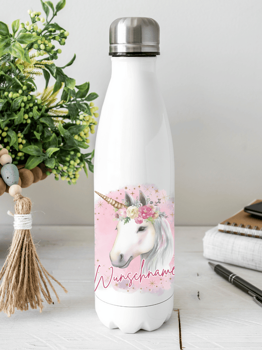 Nachhaltige, personalisierbare Edelstahl-Trinkflasche mit doppelwandiger Thermo-Isolierung, 350ml oder 500ml, auslaufsicher und BPA-frei, mit Einhorn-Motiv.  Nachhaltiges, personalisierbares Geschenk für Freundin oder deinen Lieblingsmenschen,  unterwegs, Schule, Büro oder Sport.
Tolle Geschenkideen bei Alles auf Anfang – Geschenke für Herz & Seele