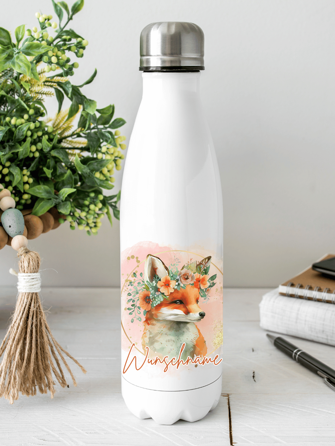 Nachhaltige, personalisierbare Edelstahl-Trinkflasche mit doppelwandiger Thermo-Isolierung, 350ml oder 500ml, auslaufsicher und BPA-frei, mit Fuchs-Motiv.  Nachhaltiges, personalisierbares Geschenk für Freundin oder deinen Lieblingsmenschen,  unterwegs, Schule, Büro oder Sport.
Tolle Geschenkideen bei Alles auf Anfang – Geschenke für Herz & Seele