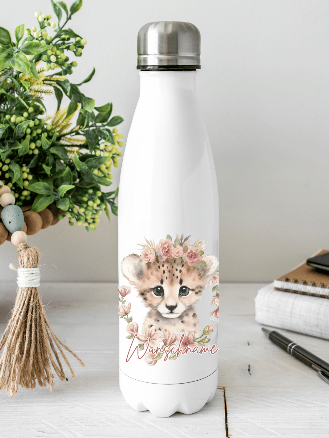 Personalisierbare Edelstahl-Trinkflasche mit doppelwandiger Thermo-Isolierung, 350ml oder 500ml, auslaufsicher und BPA-frei, mit liebevollem Aquarell-Motiv Gepard – nachhaltiges Geschenk für unterwegs, Schule, Büro oder Sport.