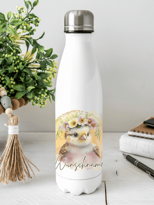 Nachhaltige, personalisierbare Edelstahl-Trinkflasche mit doppelwandiger Thermo-Isolierung, 350ml oder 500ml, auslaufsicher und BPA-frei, mit Küken-Motiv.  Nachhaltiges, personalisierbares Geschenk für Freundin oder deinen Lieblingsmenschen,  unterwegs, Schule, Büro oder Sport.
Tolle Geschenkideen bei Alles auf Anfang – Geschenke für Herz & Seele