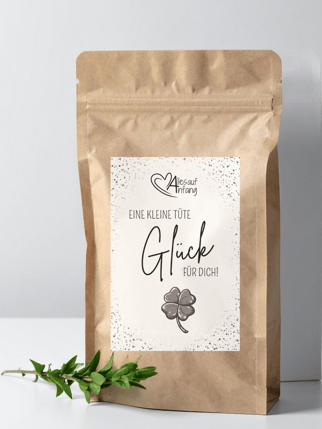 Bio Tee und Bio Trinkschokolade: Etikett „Eine kleine Tüte Glück für dich“ – süßer Glücksgruß, Aufmunterung & gute Gedanken, nachhaltig gefertigt, Alles auf Anfang, Bedburg (NRW).