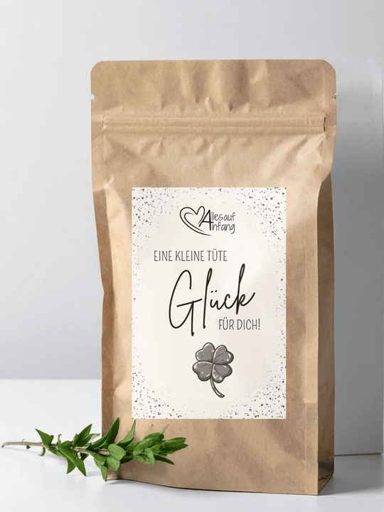 Bio Tee und Bio Trinkschokolade: Etikett „Eine kleine Tüte Glück für dich“ – süßer Glücksgruß, Aufmunterung & gute Gedanken, nachhaltig gefertigt, Alles auf Anfang, Bedburg (NRW).