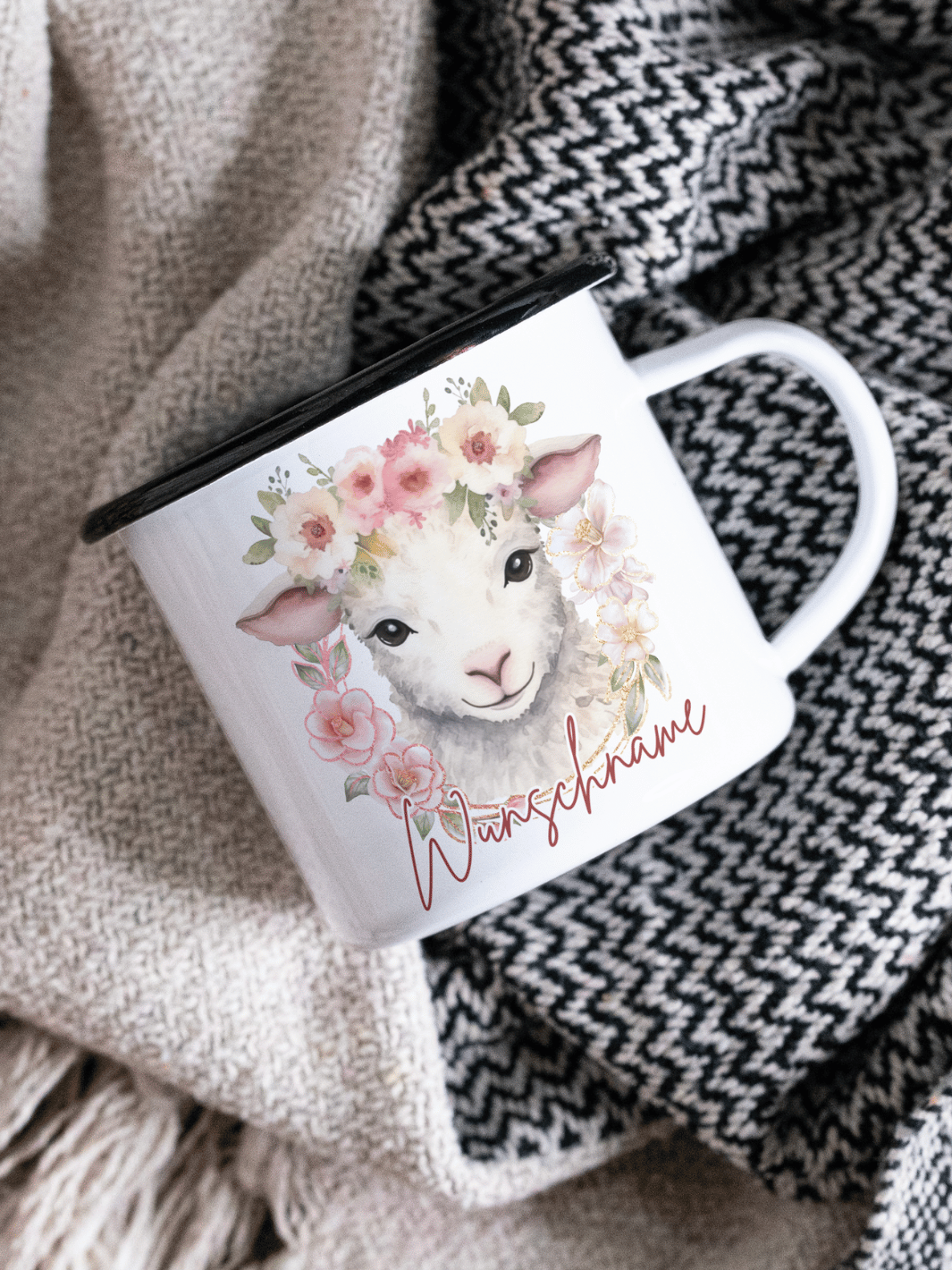handgemachter, personalisierter Emaillebecher schwarzer Rand mit Motiv "Schaf" - ideales Geschenk für Frauen