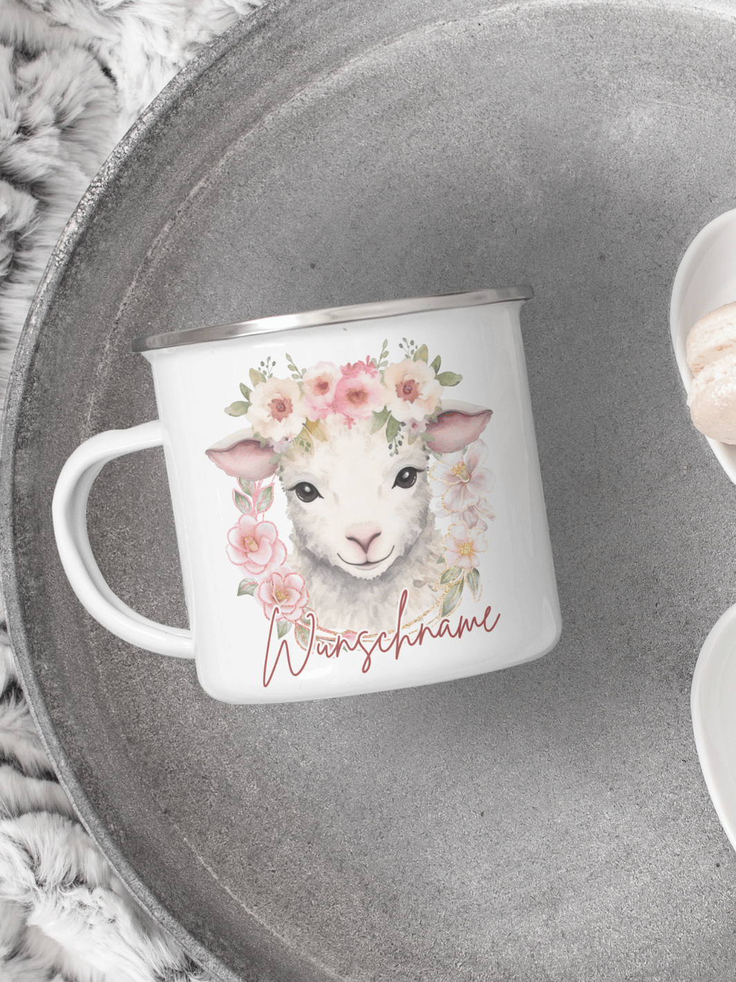 handgemachter, personalisierter Emaillebecher silbernem Rand mit Motiv "Schaf" - ideales Geschenk für Frauen