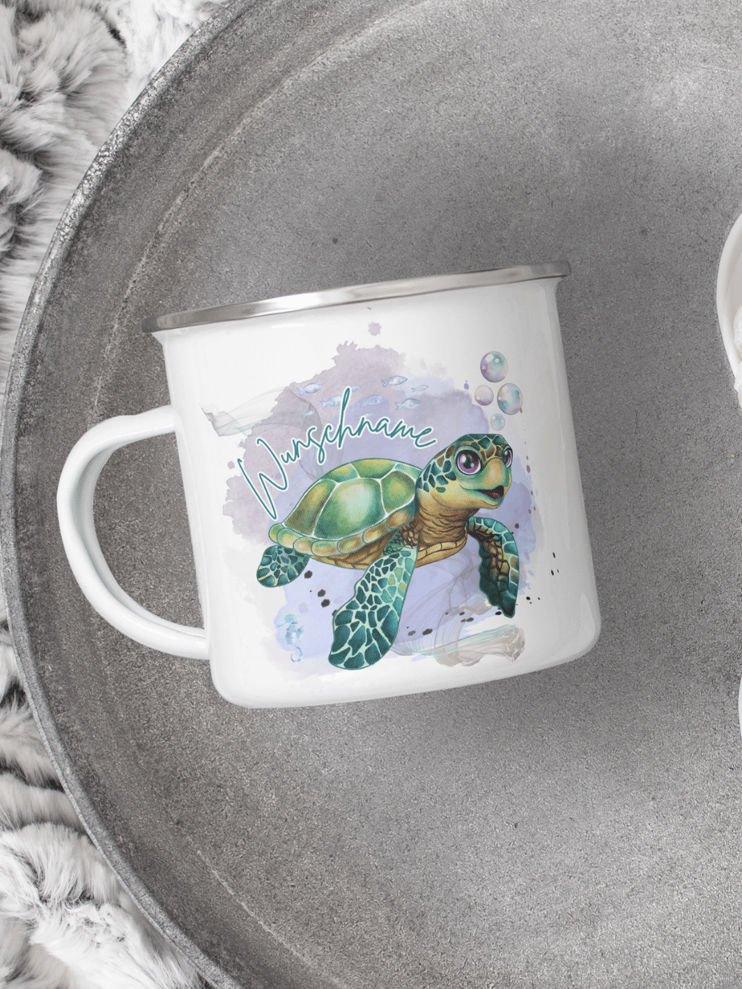 handgemachter, personalisierter Emaillebecher mit silbernem Rand und Motiv Schildkröte als Geschenk für Frauen und Kinder