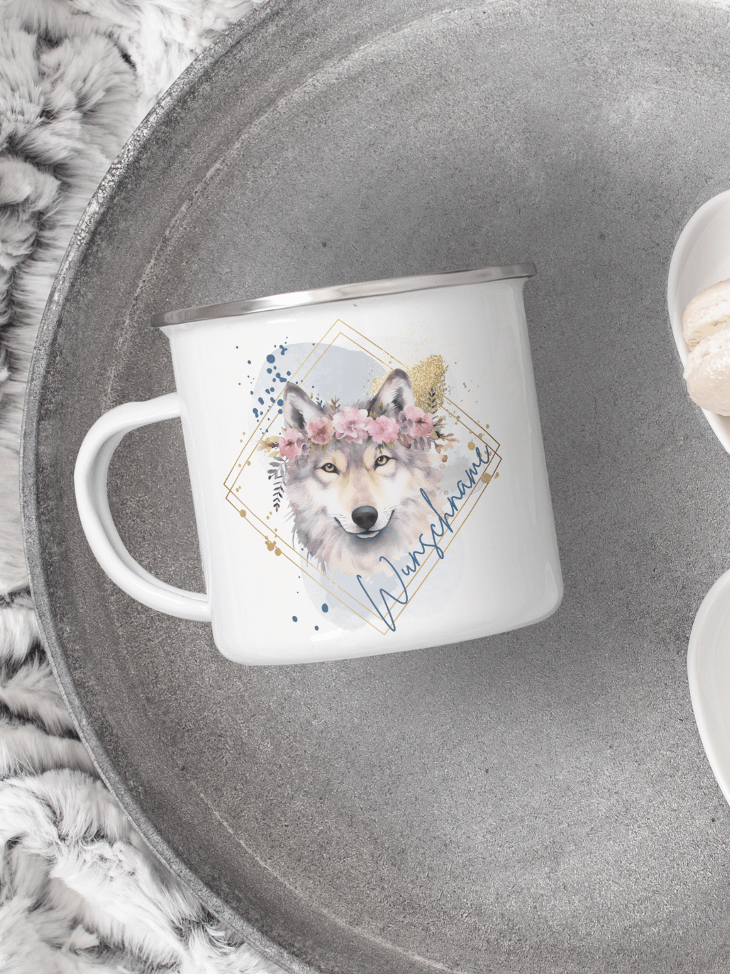 handgemachter, personalisierter Emaillebecher silber Rand mit Motiv "Wolf"  - ideales Geschenk für Frauen