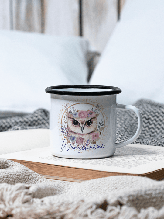 handgemachter, personalisierter Emaillebecher schwarz mit Motiv "Eule" links vom Henkel  - ideales Geschenk für Frauen
