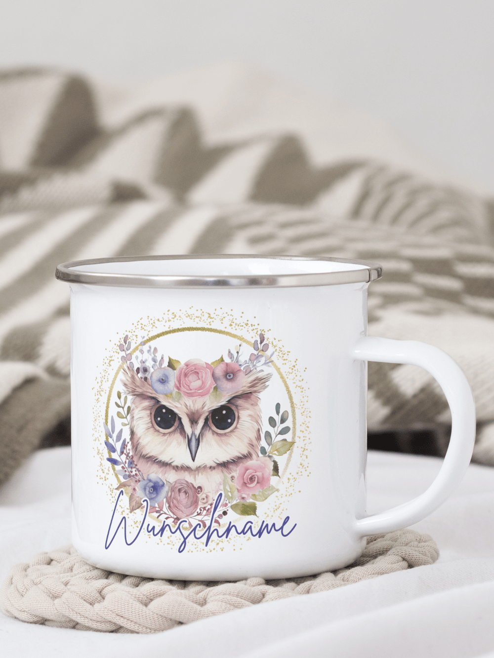 handgemachter, personalisierter Emaillebecher silber mit Motiv "Eule" links vom Henkel  - ideales Geschenk für Frauen