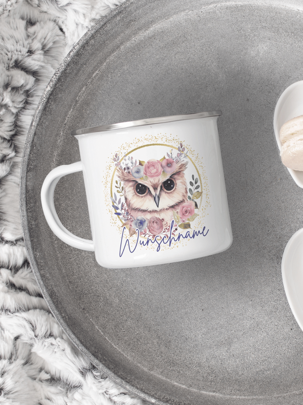 handgemachter, personalisierter Emaillebecher silber mit Motiv "Eule" rechts vom Henkel  - ideales Geschenk für Frauen