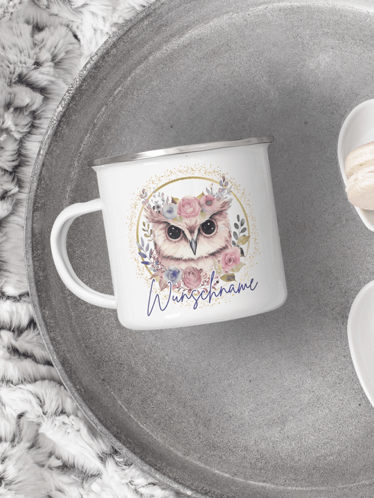 handgemachter, personalisierter Emaillebecher silber mit Motiv "Eule" rechts vom Henkel  - ideales Geschenk für Frauen