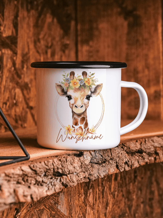 handgemachter, personalisierter Emaillebecher schwarz mit Motiv "Giraffe" links vom Henkel  - ideales Geschenk für Frauen