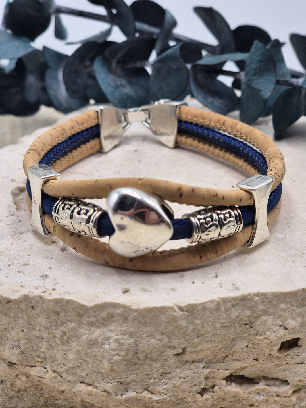 HERZ Kork Armband natur blau mit Motiv aus Zamak-Legierung