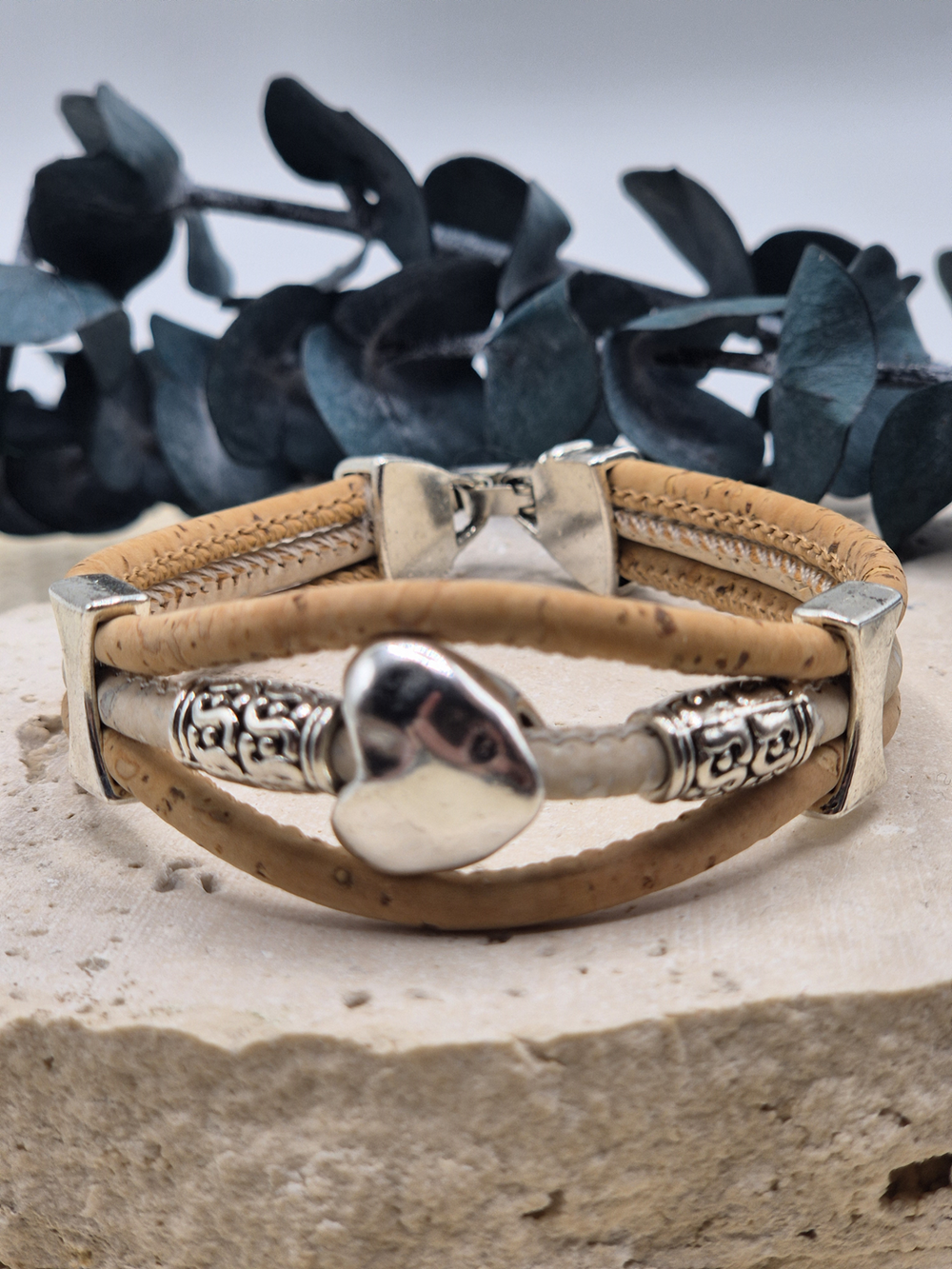 HERZ Kork Armband natur weiß mit Motiv aus Zamak-Legierung