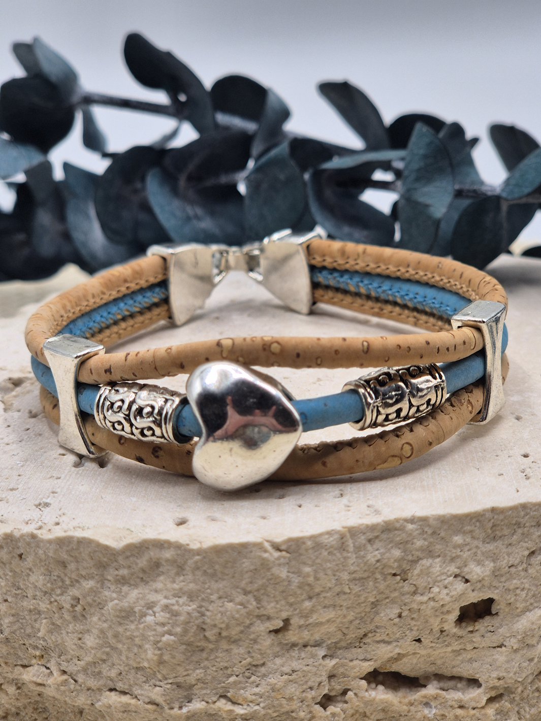 HERZ Kork Armband natur türkis mit Motiv aus Zamak-Legierung