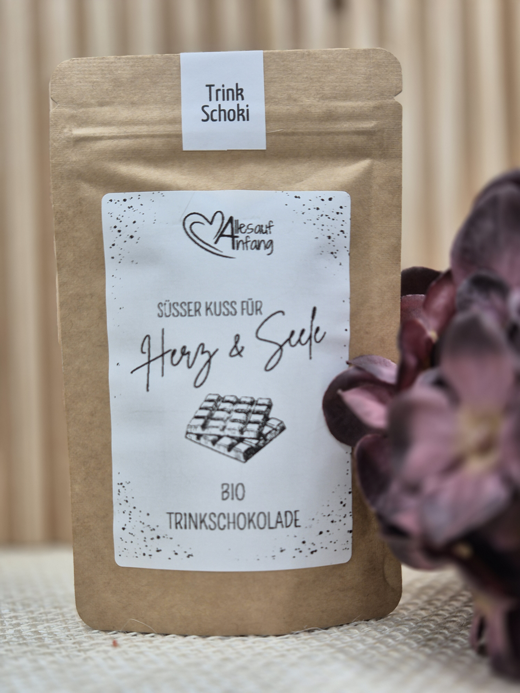 Bio-Trinkschokolade dunkel – Etikett „Süßer Kuss für Herz & Seele“, liebevolles Geschenklabel, nachhaltig gestaltet bei Alles auf Anfang, Bedburg (NRW).