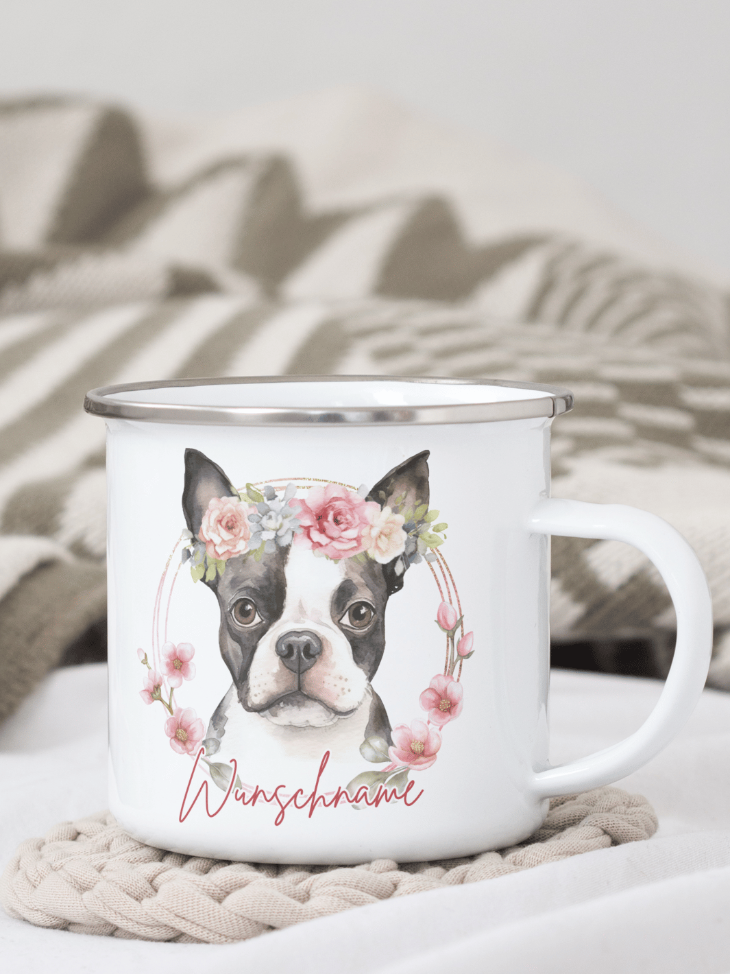 handgemachter, personalisierter Emaillebecher silber mit Motiv "Hund" links vom Henkel  - ideales Geschenk für Frauen
