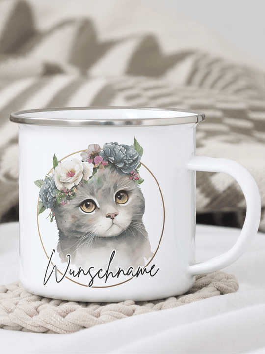 handgemachter, personalisierter Emaillebecher silber mit Motiv "Katze" links vom Henkel  - ideales Geschenk für Frauen