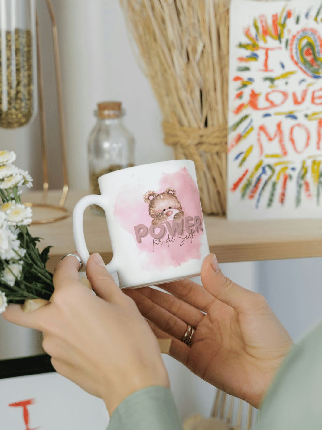 Personalisierbare Keramiktassen, handgefertigt in Deutschland, individuelles Geschenk für Freundin, nachhaltige Tasse für Kaffee oder Tee, liebevoll gestaltetes Motiv, personalisierbar mit Name