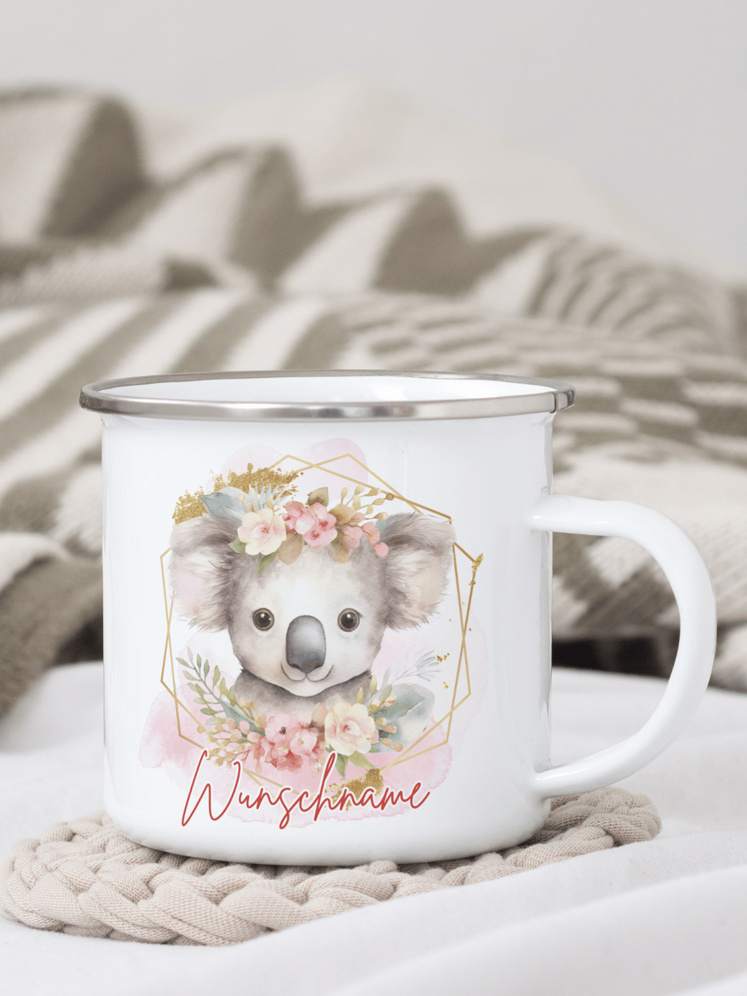 handgemachter, personalisierter Emaillebecher silber mit Motiv "Koala" links vom Henkel  - ideales Geschenk für Frauen