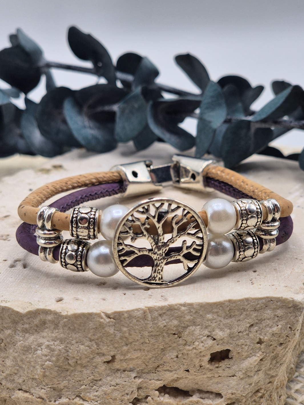 LEBENSBAUM Kork Armband lila natur mit Motiv aus Zamak-Legierung und Kunstperlen