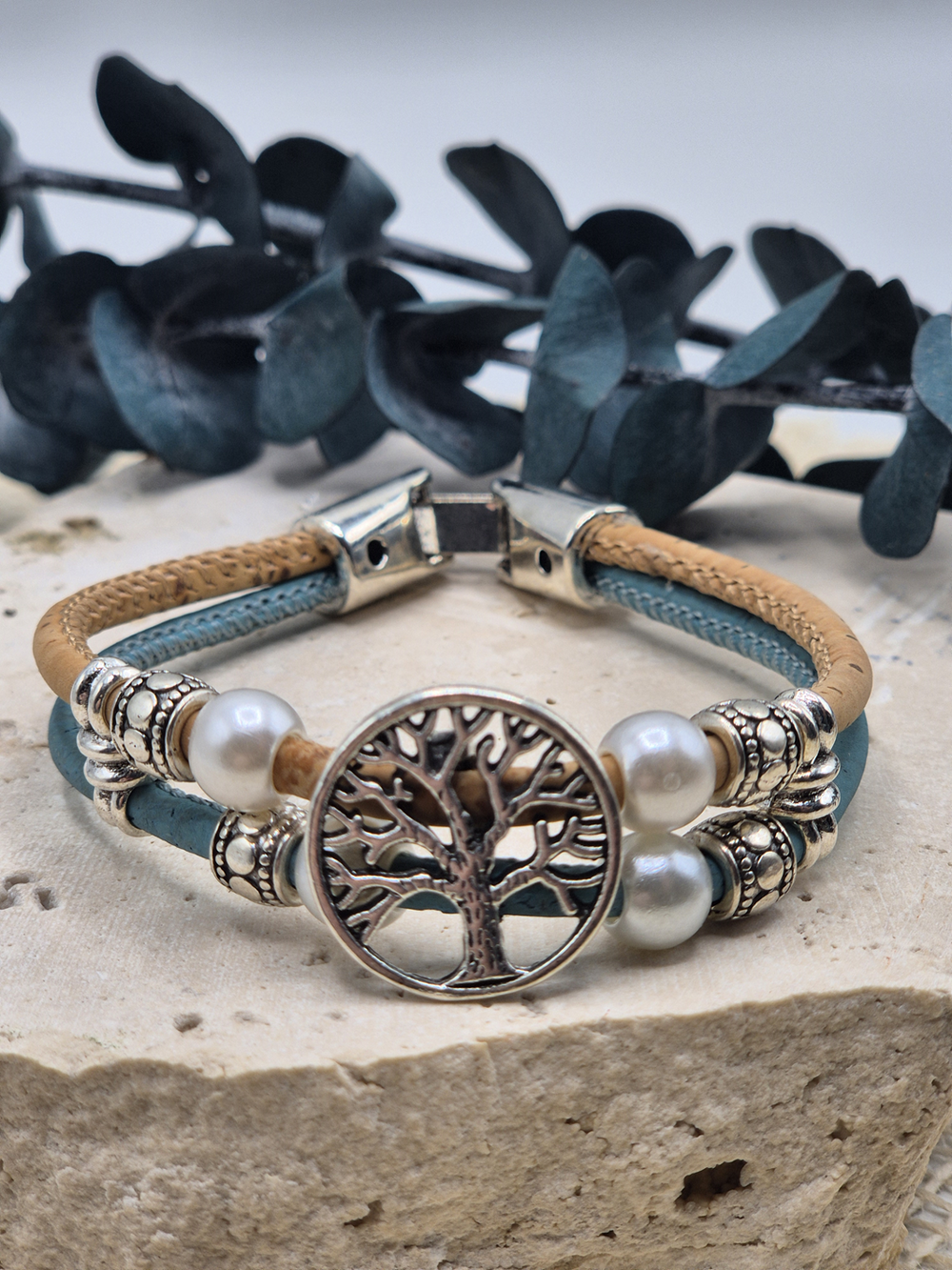 LEBENSBAUM Kork Armband türkis natur mit Motiv aus Zamak-Legierung und Kunstperlen
