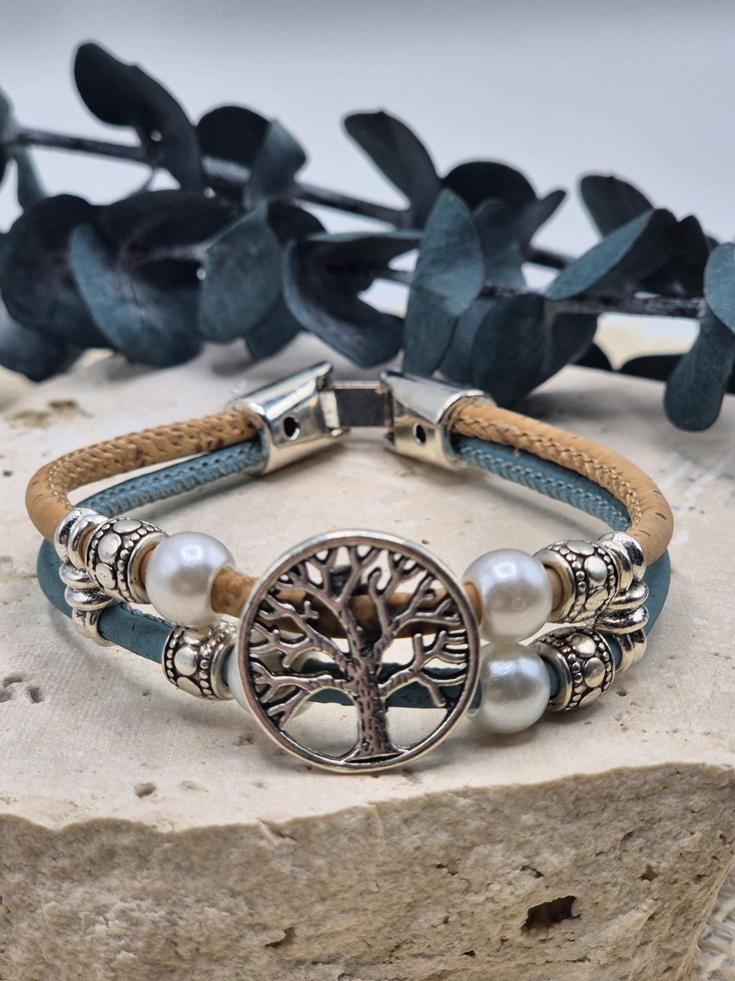 LEBENSBAUM Kork Armband türkis natur mit Motiv aus Zamak-Legierung und Kunstperlen