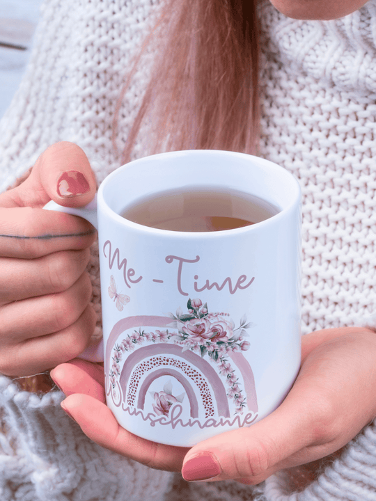 Me Time - Personalisierbare Keramiktassen, handgefertigt in Deutschland, individuelles Geschenk für Freundin, nachhaltige Tasse für Kaffee oder Tee, liebevoll gestaltetes Motiv, personalisierbar mit Name