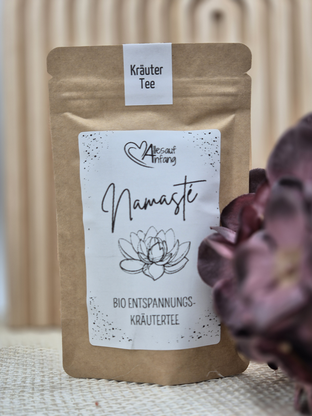 Bio Entspannungs-Kräutertee – Etikett „Namaste“, Achtsamkeits-Design, nachhaltig gestaltet bei Alles auf Anfang, Bedburg (NRW).