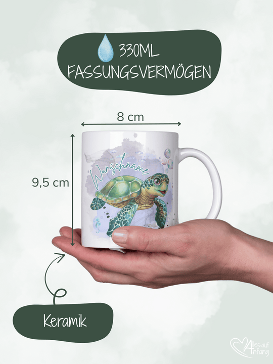 Personalisierbare Keramiktasse mit Schildkröten-Motiv, handgefertigt in Deutschland, individuelles Geschenk für Freundin, nachhaltige Tasse für Kaffee oder Tee, liebevoll gestaltetes Motiv, personalisierbar mit Name