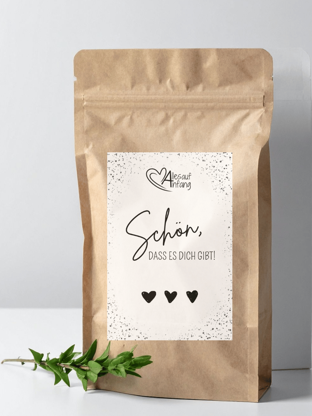 Bio Tee und Bio Trinkschokolade: Etikett „Schön, dass es dich gibt“ – kleiner Herzensgruß,, liebevolle Wertschätzung als Geschenk, nachhaltig gestaltet, Alles auf Anfang, Bedburg (NRW).