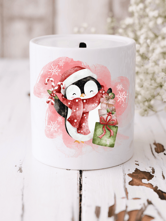 Niedliche Keramikspardose mit Pinguin im Winterstil – personalisierbar mit Namen. Für kleine Winterfans & Tierliebhaber:innen. Alles auf Anfang 💚 Geschenke für Herz & Seele