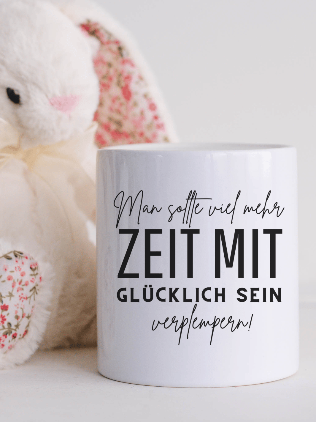 Minimalistische Spardose mit Schriftzug „Zeit zum Glücklichsein“. Für alle, die kleine Freuden feiern möchten. Nachhaltig produziert & liebevoll gestaltet. Alles auf Anfang 💚 Geschenke für Herz & Seele