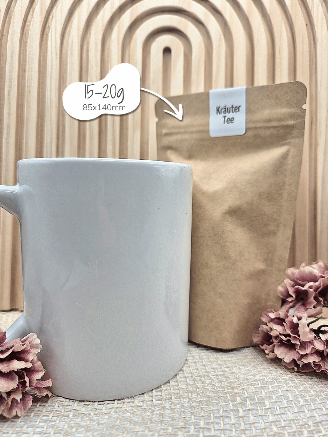 Größenvergleich für Getränketütengröße von 15 bis 20g mit Keramikkaffeetasse 330ml