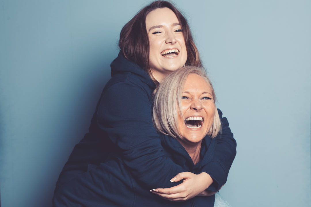Alexandra und Anna-Lena, die Gründerinnen von Alles auf Anfang- Geschenke für Herz & Seele.
