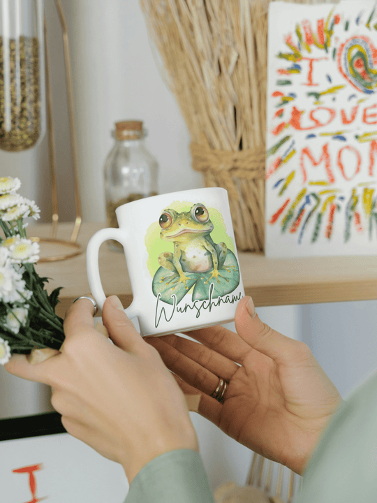 Personalisierbare Keramiktassen, handgefertigt in Deutschland, individuelles Geschenk für Freundin, nachhaltige Tasse für Kaffee oder Tee, liebevoll gestaltetes Motiv, personalisierbar mit Name