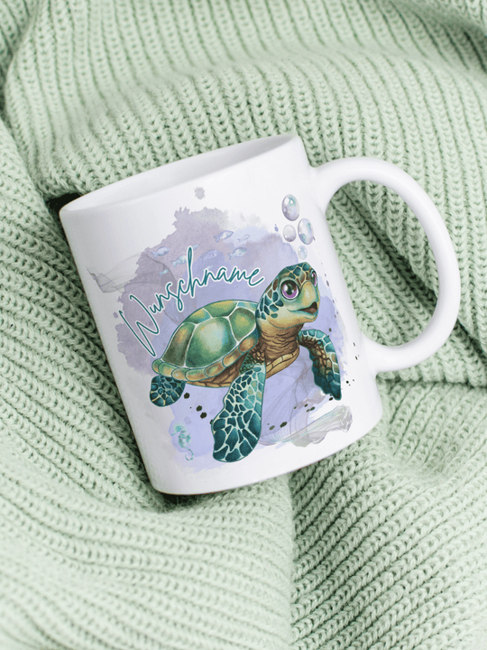 Personalisierbare Keramiktasse mit Schildkröten-Motiv, handgefertigt in Deutschland, individuelles Geschenk für Freundin, nachhaltige Tasse für Kaffee oder Tee, liebevoll gestaltetes Motiv, personalisierbar mit Name