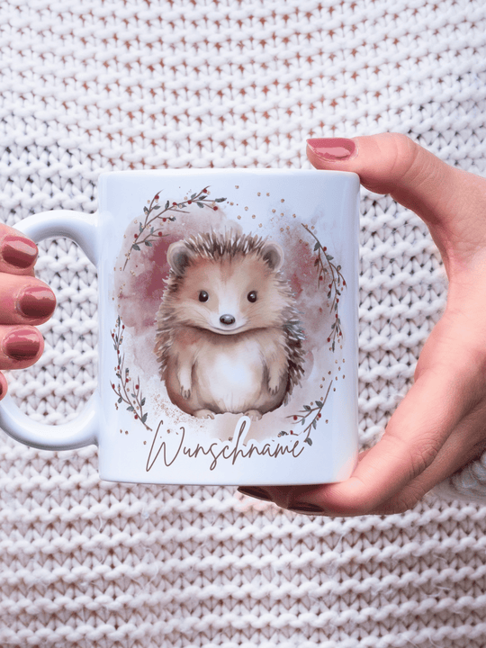 Motiv Igel - Personalisierbare Keramiktassen, handgefertigt in Deutschland, individuelles Geschenk für Freundin, nachhaltige Tasse für Kaffee oder Tee, liebevoll gestaltetes Motiv, personalisierbar mit Name
