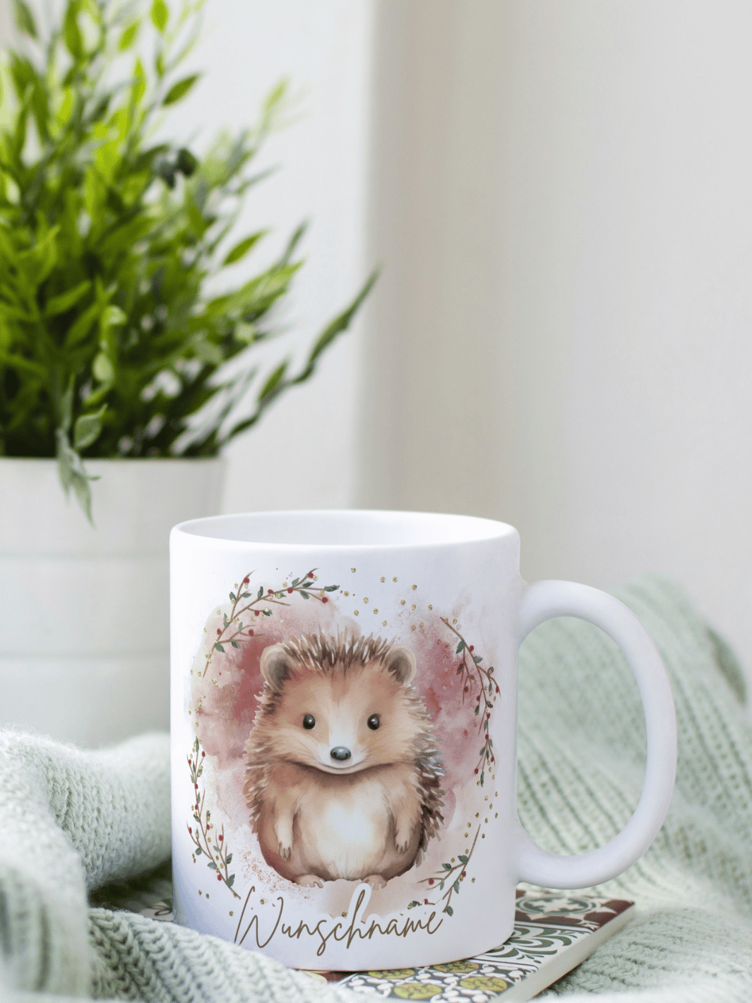 Motiv Igel - Personalisierbare Keramiktassen, handgefertigt in Deutschland, individuelles Geschenk für Freundin, nachhaltige Tasse für Kaffee oder Tee, liebevoll gestaltetes Motiv, personalisierbar mit Name