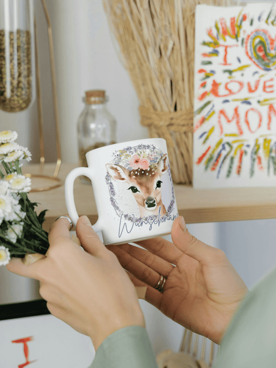 Motiv Reh - Personalisierbare Keramiktassen, handgefertigt in Deutschland, individuelles Geschenk für Freundin, nachhaltige Tasse für Kaffee oder Tee, liebevoll gestaltetes Motiv, personalisierbar mit Name