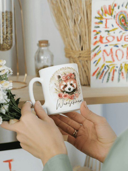 Motiv Roter Panda - Personalisierbare Keramiktassen, handgefertigt in Deutschland, individuelles Geschenk für Freundin, nachhaltige Tasse für Kaffee oder Tee, liebevoll gestaltetes Motiv, personalisierbar mit Name