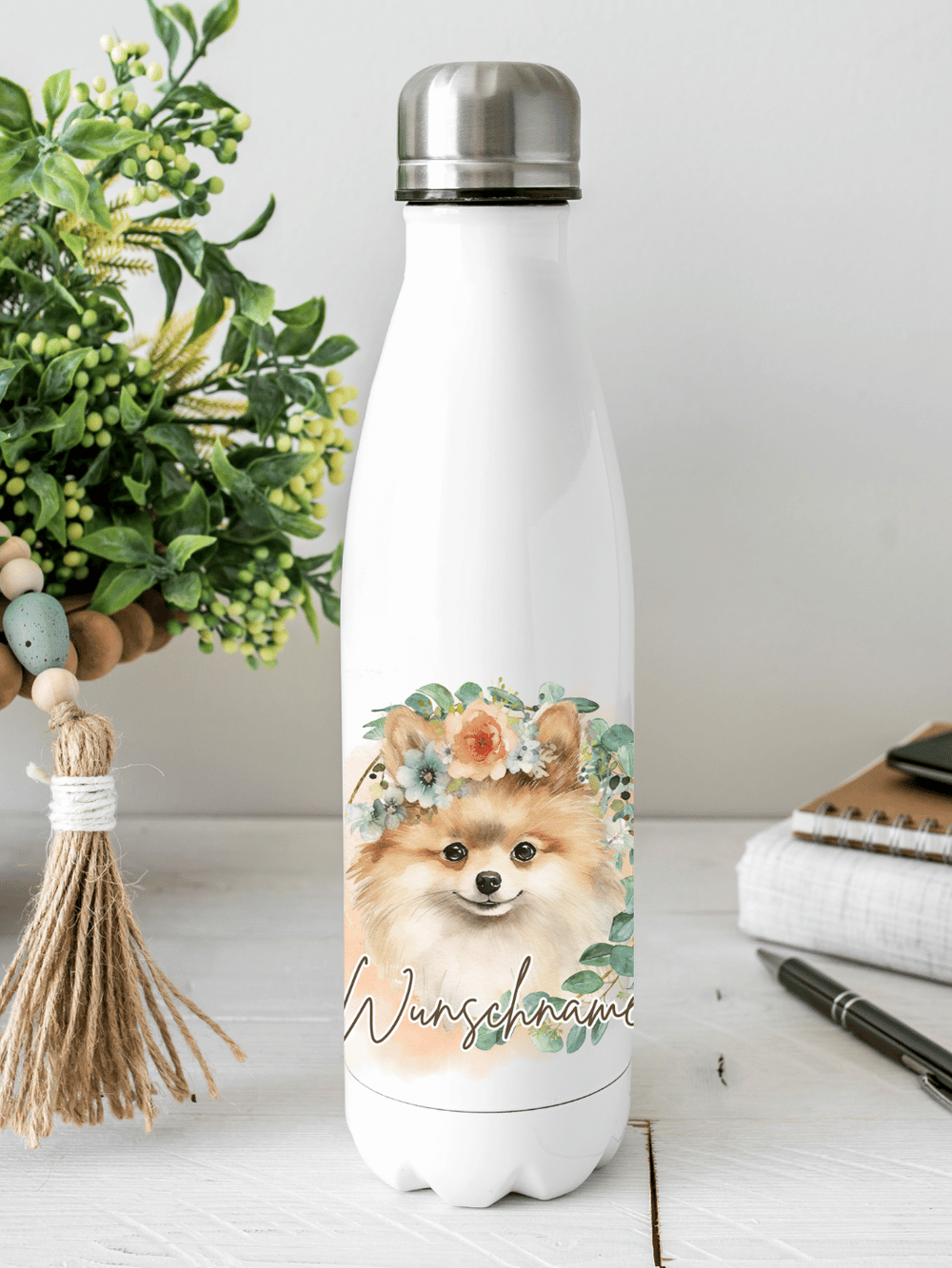 Nachhaltige, personalisierbare Edelstahl-Trinkflasche mit doppelwandiger Thermo-Isolierung, 350ml oder 500ml, auslaufsicher und BPA-frei, mit Spitz-Motiv.  Nachhaltiges, personalisierbares Geschenk für Freundin oder deinen Lieblingsmenschen,  unterwegs, Schule, Büro oder Sport.
Tolle Geschenkideen bei Alles auf Anfang – Geschenke für Herz & Seele