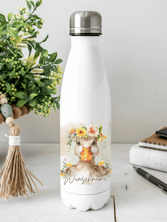 Nachhaltige, personalisierbare Edelstahl-Trinkflasche mit doppelwandiger Thermo-Isolierung, 350ml oder 500ml, auslaufsicher und BPA-frei, mit Ente-Motiv.  Nachhaltiges, personalisierbares Geschenk für Freundin oder deinen Lieblingsmenschen,  unterwegs, Schule, Büro oder Sport.
Tolle Geschenkideen bei Alles auf Anfang – Geschenke für Herz & Seele