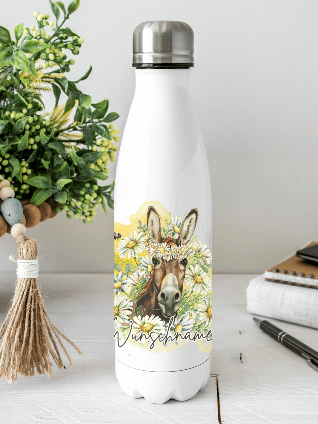 nachhaltige, personalisierbare Edelstahl-Trinkflasche mit doppelwandiger Thermo-Isolierung, 350ml oder 500ml, auslaufsicher und BPA-frei.  Nachhaltiges, personalisierbares Geschenk für Freundin oder deinen Lieblingsmenschen,  unterwegs, Schule, Büro oder Sport.
Tolle Geschenkideen bei Alles auf Anfang – Geschenke für Herz & Seele