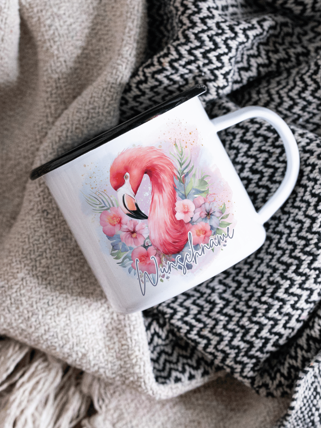 handgemachter, personalisierter Emaillebecher mit Motiv Flamingo als Geschenk für Frauen und Kinder