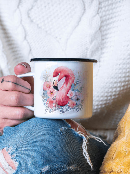 handgemachter, personalisierter Emaillebecher mit Motiv Flamingo als Geschenk für Frauen und Kinder