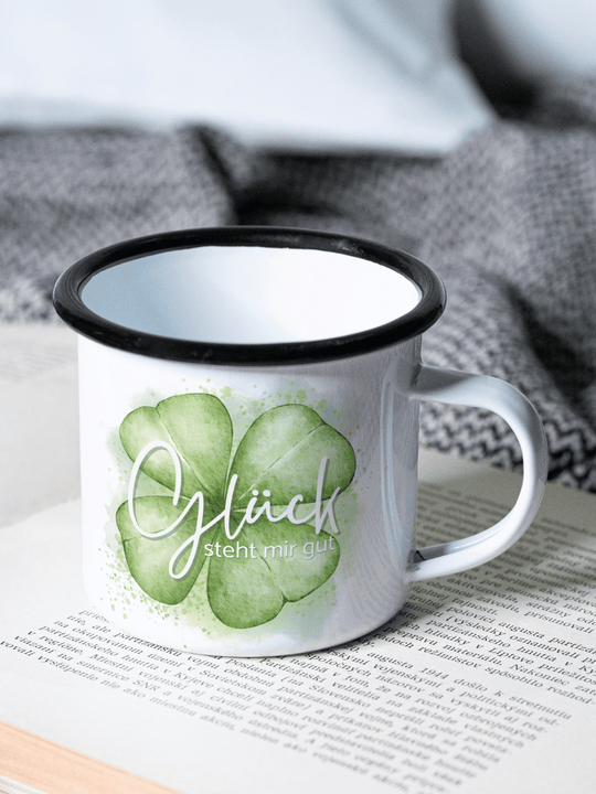 Glück steht mir gut - Emaillebecher und Tassen handgefertigt per Sublimationsdruck bei Alles auf Anfang – Aufdruck von Hand angebracht, leichte Motivabweichungen möglich, langlebige personalisierte Geschenkideen