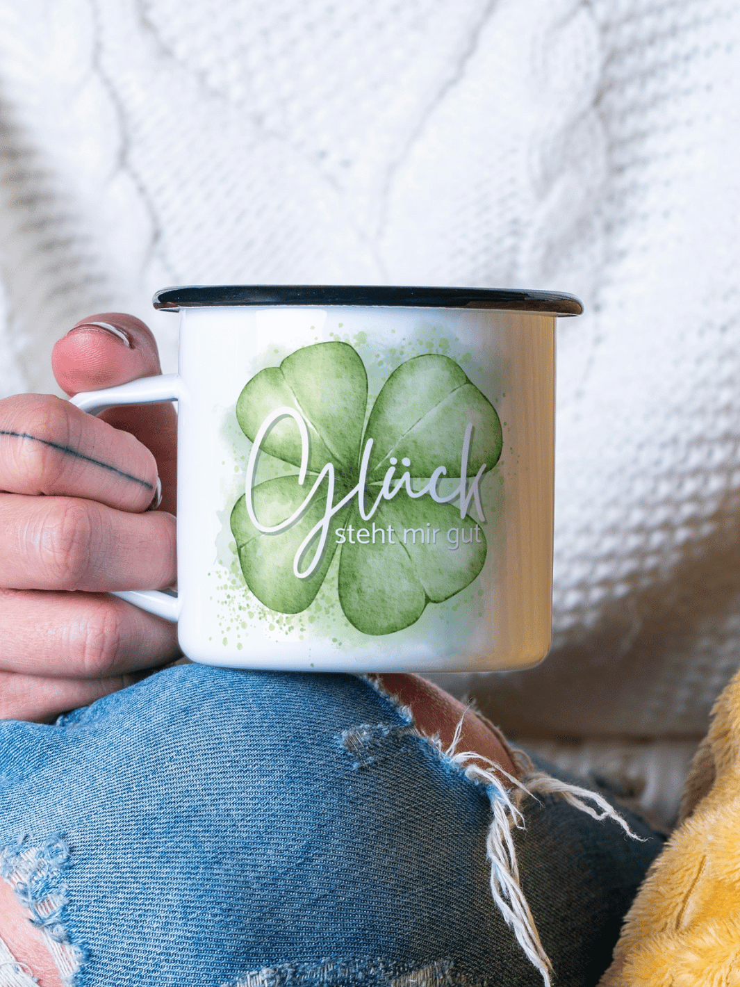 Glück steht mir gut - Emaillebecher und Tassen handgefertigt per Sublimationsdruck bei Alles auf Anfang – Aufdruck von Hand angebracht, leichte Motivabweichungen möglich, langlebige personalisierte Geschenkideen